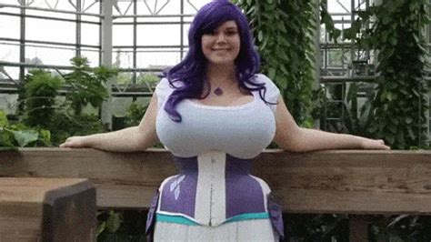 gif big boobs|Big Tits GIFs